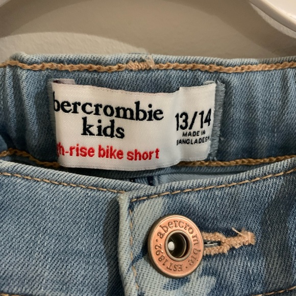 Abercrombie Kids High Rise Bike Floral Jean Shorts in size US 13/14 - Picture 3 of 3